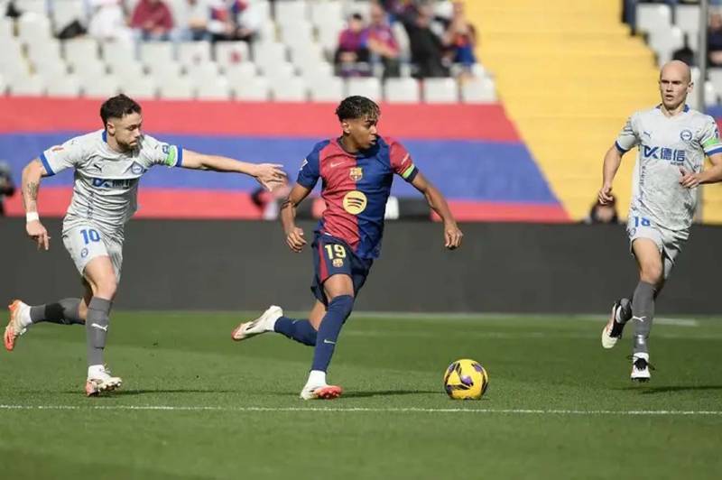 Cầu Thủ Yamal - Tài Năng Trẻ Hứa Hẹn Lớn Mạnh Tại Barca 3 Lối chơi và phong cách thi đấu của Yamal