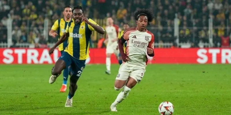 Nhận Định Fenerbahce vs Lyon Lúc 2H00 Ngày 19/8 - Vòng Loại C1 3 chuyen gia soi keo giua fenerbahce vs lyon